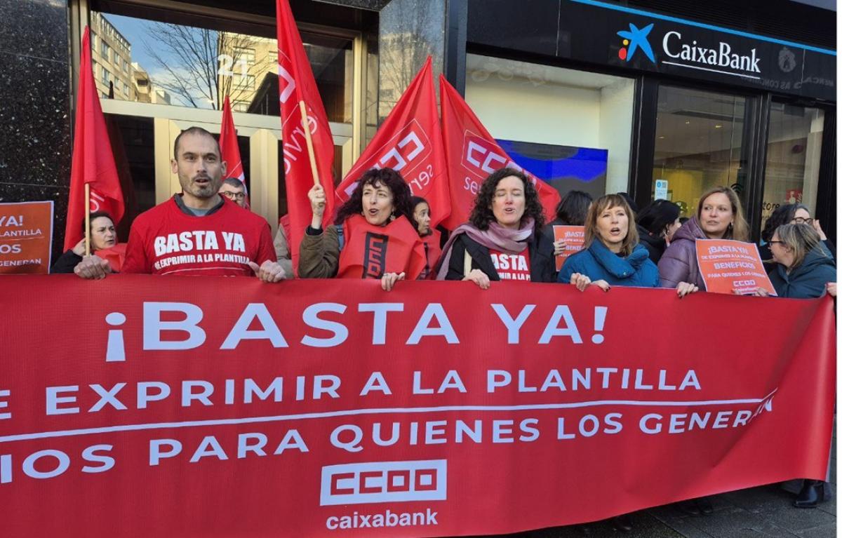 Protesta ante un Caixabank da Coruña, o martes 3 de febreiro de 2026.