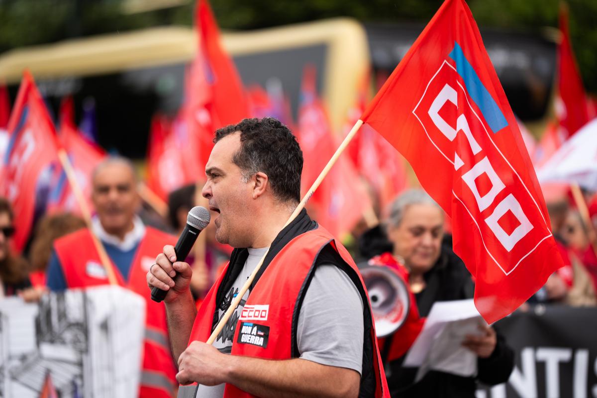Asemblea 12 de Maio, concentración sede empresarios Vigo.