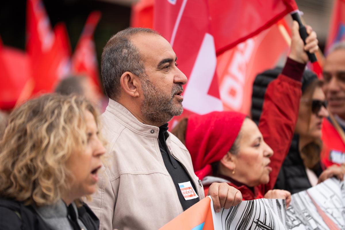 Asemblea 12 de Maio, concentración sede empresarios Vigo.
