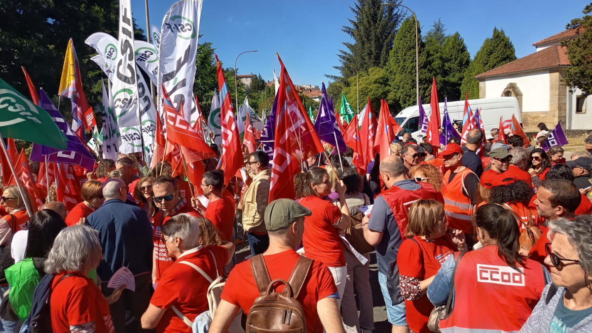 Unha protesta de persoal público en Santiago.