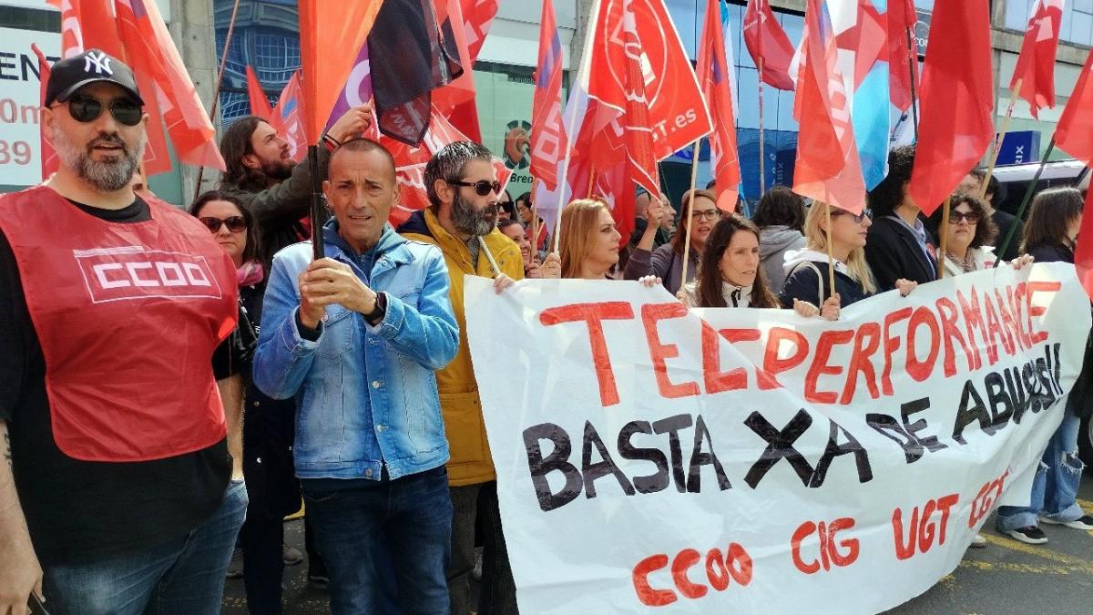 Folga e mobilizacin do persoal de Teleperformance na Corua (29/4/2024)