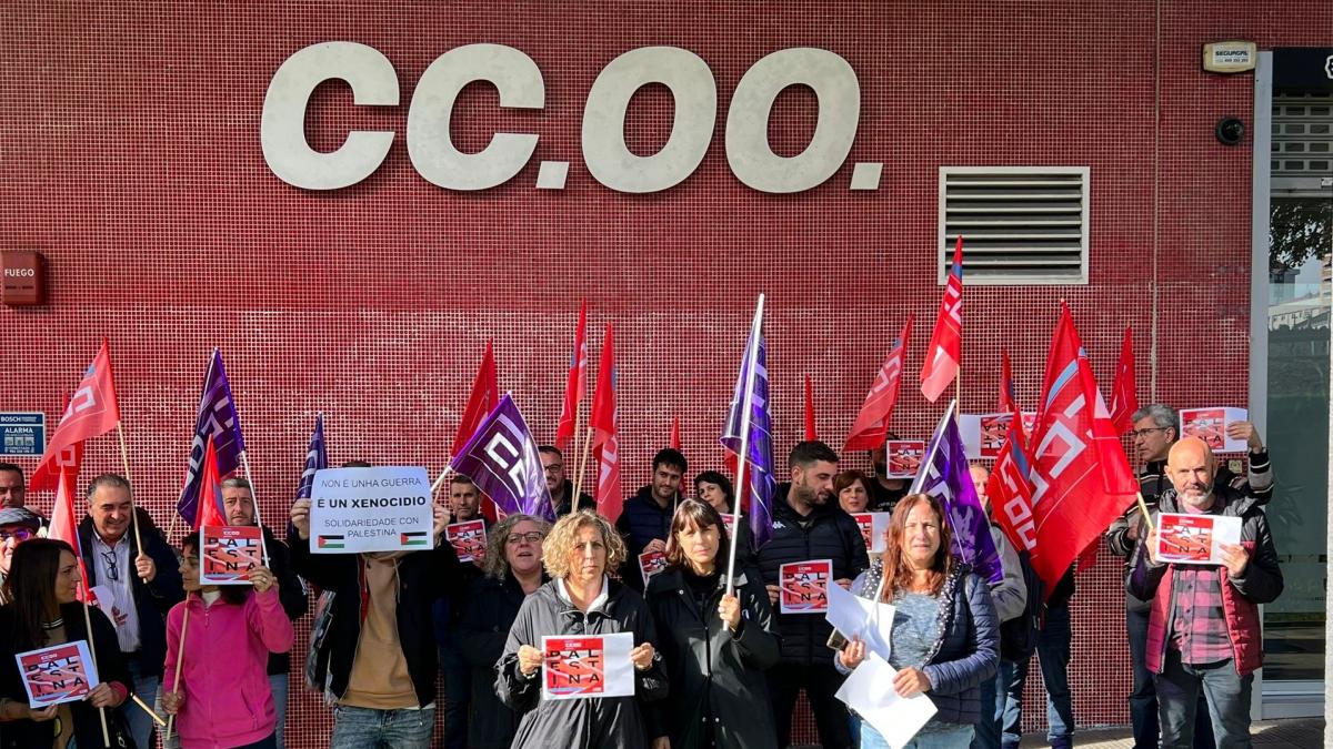 Concentracin de apoio ao pobo palestino diante da sede comarcal de CCOO en Vigo