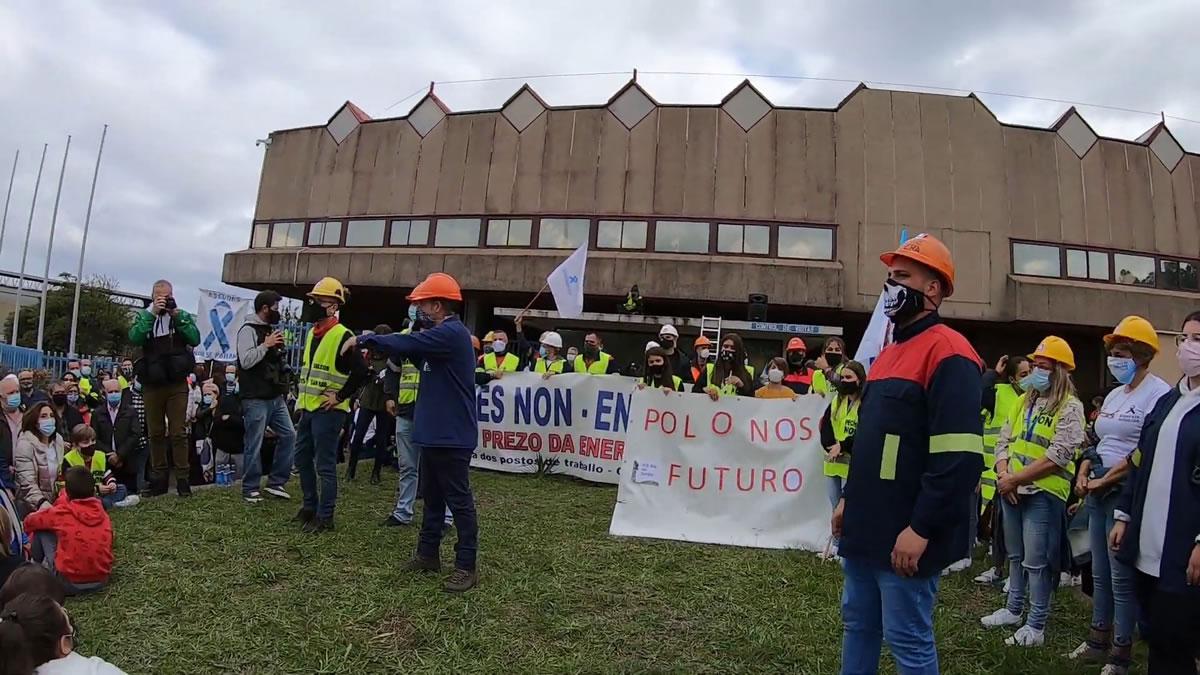 A manifestación rematou ás portas da fábrica de Alcoa