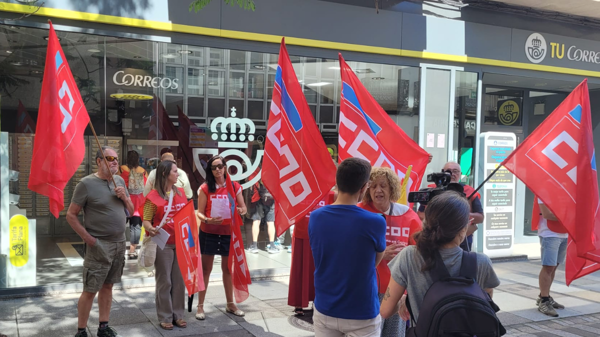 Protesta na oficina de Correos de Vilagarcía (29/06/2026)