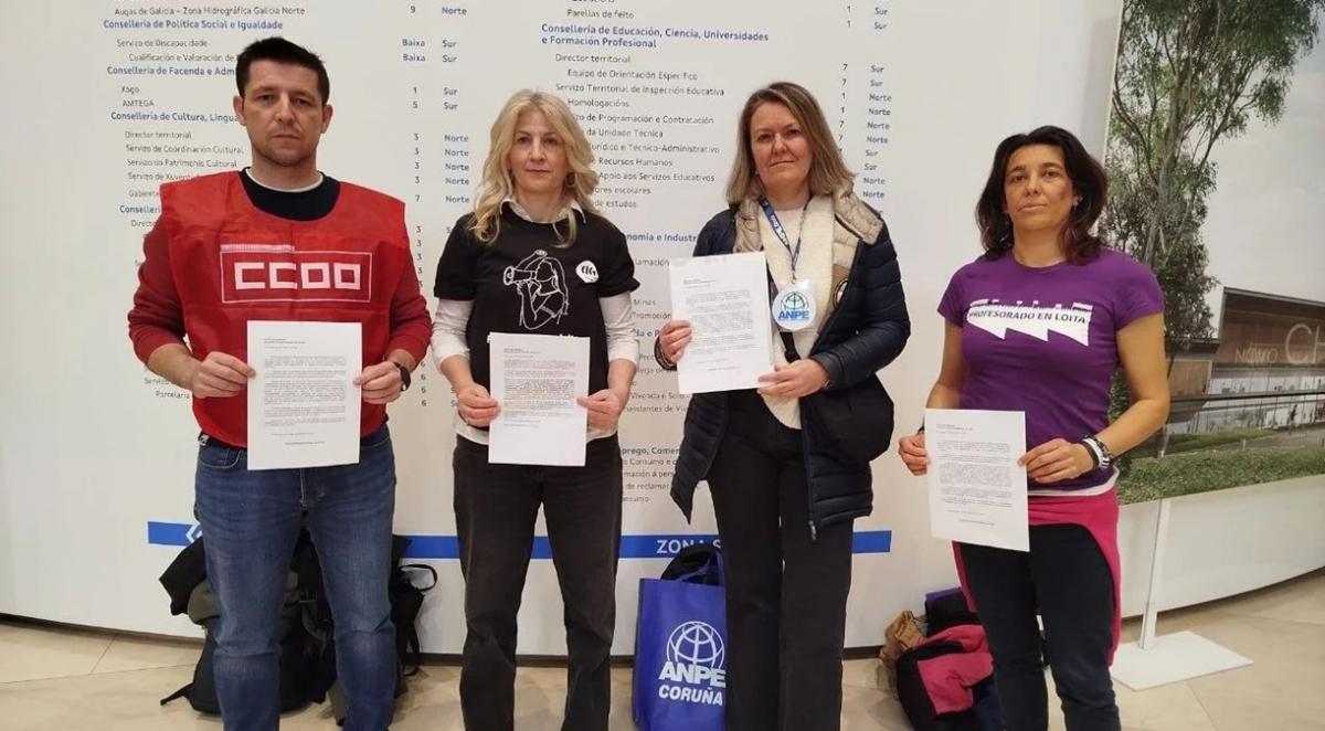 Os representantes sindicais, esta mañá na Xunta de Persoal.