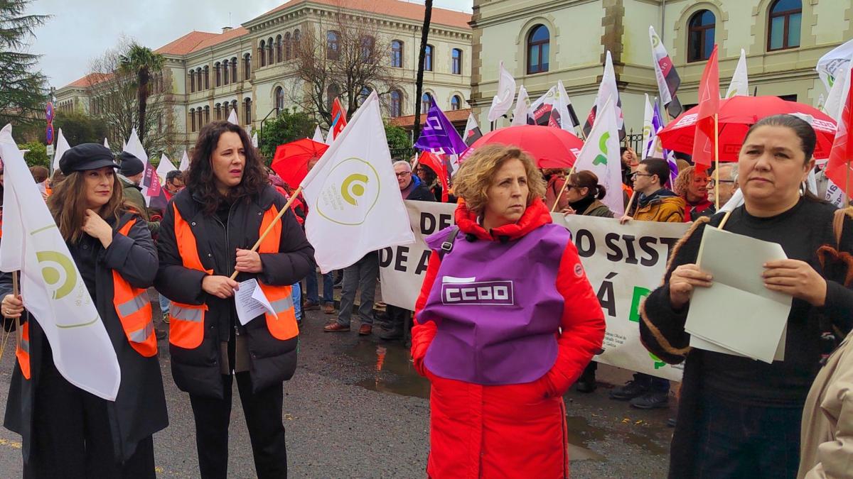 CCOO, COTS e SLG reivindican melloras no sistema de atencin  dependencia