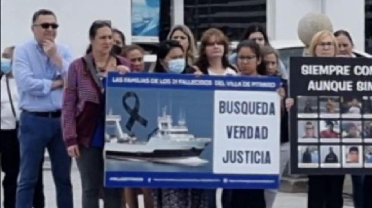 Familias Vítimas Vila Pitanxo no porto de Vigo