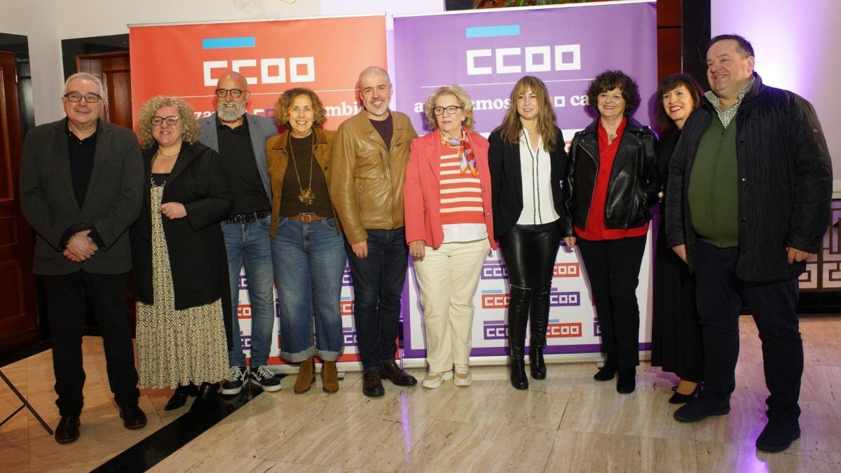 As tres homenaxeadas, acompaadas do presidente da Fundacin 10 de Marzo, o secretario xeral confederal e membros da Executiva Nacional de CCOO de Galicia